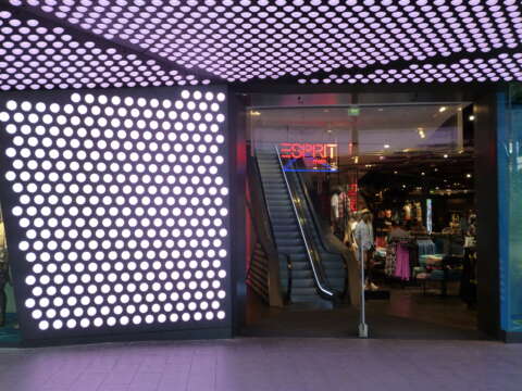 LED-Ladenfassade, violett, Ladeneingang