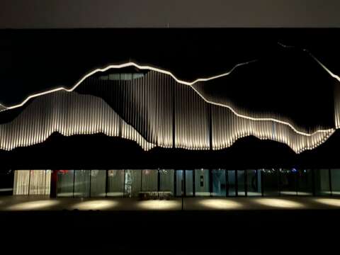 Fassade in der Nacht, beleuchtet, Diagrammstruktur